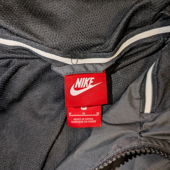 Nike Women's Black Windrunner Hooded Jacket - Picture 6 of 7